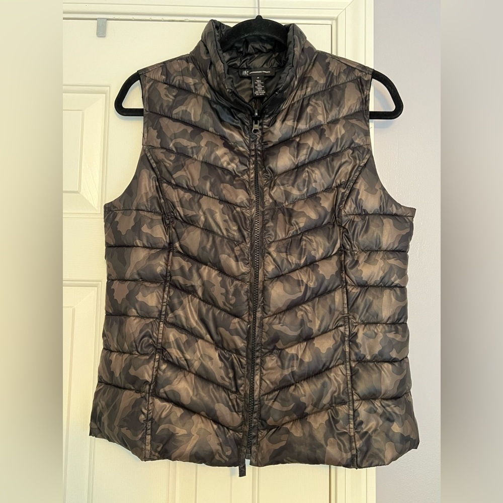 Women’s Puffer Vest - INC International Concepts - Camo - Size Medium